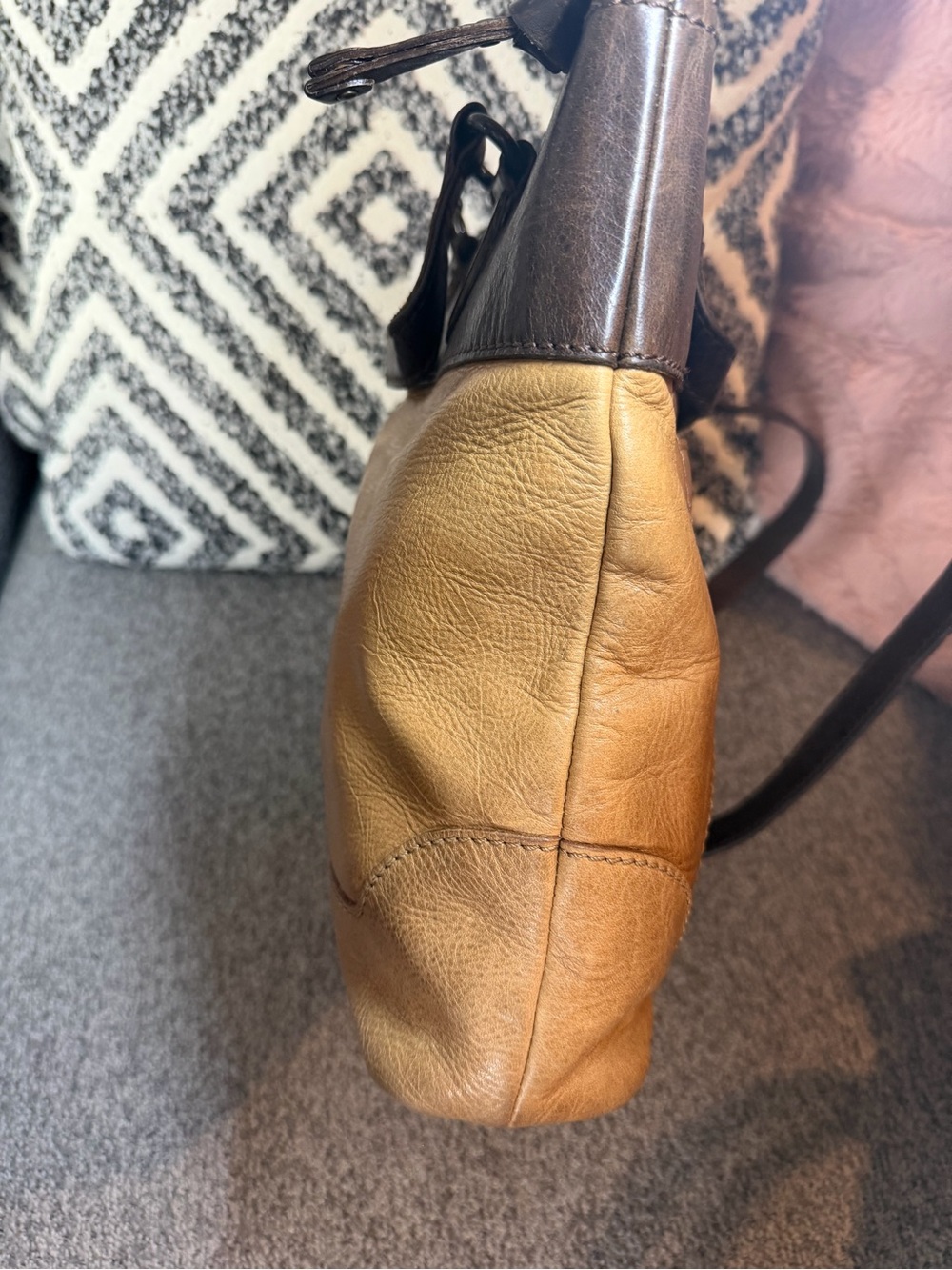 Vintage Frye Two-Tone Tan and Dark Brown Leather Crossbody Bag - Picture 8 of 11